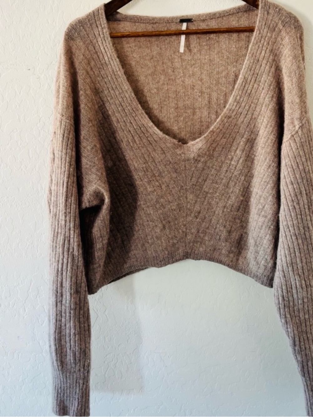 Free People Cashmere V-Neck Crop Sweater in Taupe - Picture 2 of 5